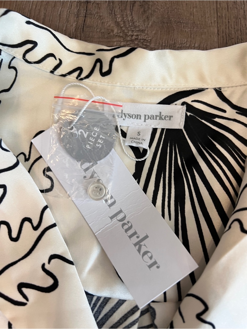 NWT Adyson Parker Beach Themed Silky Pajamas - Picture 4 of 5